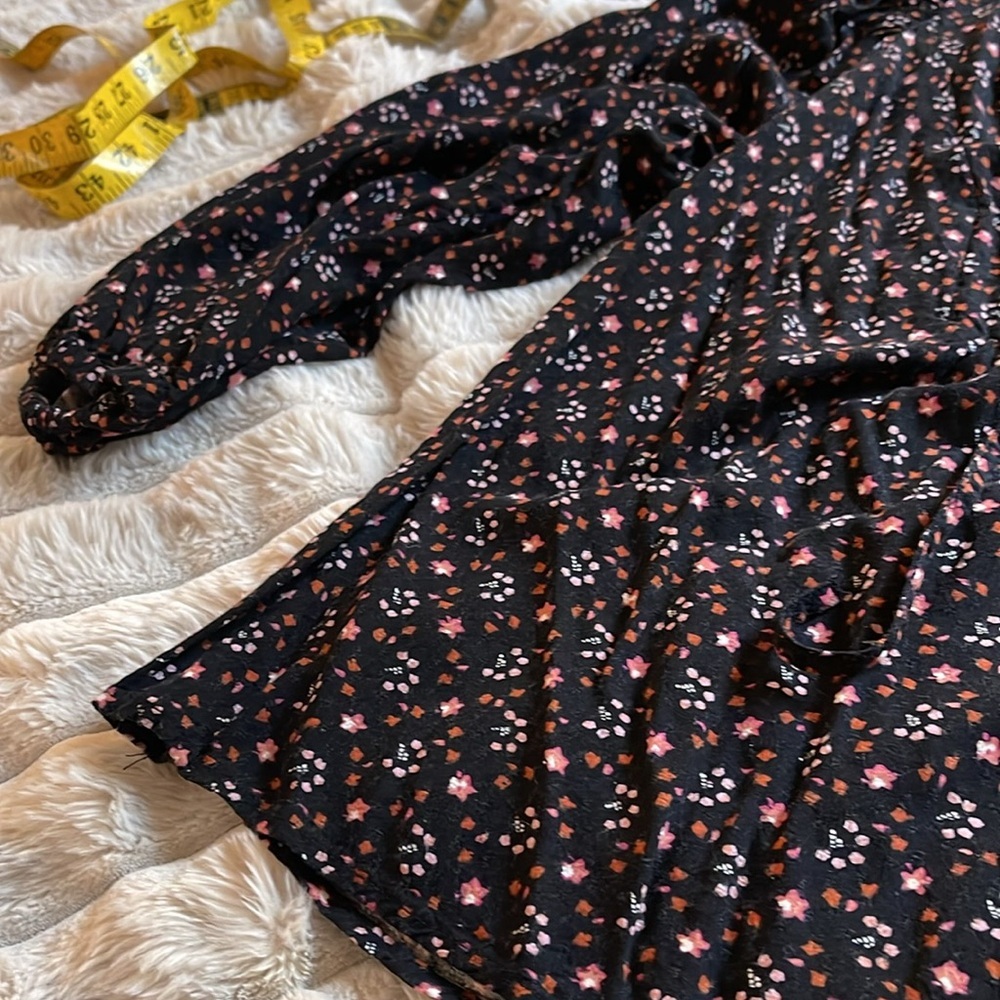 Universal Threads Country Floral Boho Blouse – Effortlessly Chic​ - Picture 4 of 6
